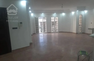 ۱۳۰متر/۳خواب/دارای پارکینگ و انباری