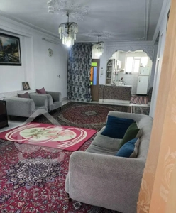۸۳ متری/دارای پارکینگ/دارای قدر السهم/تهران ویلا