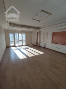 خرید و فروش ۱۲۲متر نوساز سالن پرده خور خطی رو به آفتاب