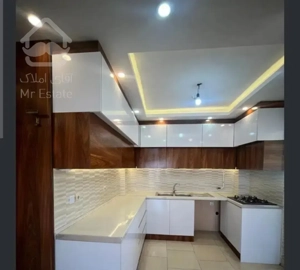۹۵ متر ۲ خواب هنرستان  نزدیک صارمی  وکیل آباد