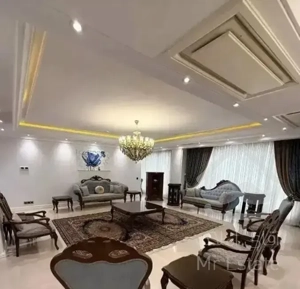 آپارتمان95متر/شیک و تمیز/خیابان هشت بهشت غربی