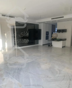 آپارتمان ۱۳۰متری *کلید نخورده*