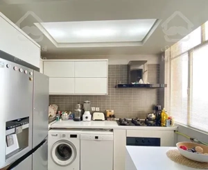 واحد ۶۰ متری ۲ خواب فول امکانات. و به آفتاب