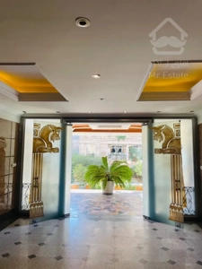 فروشو واحد رو به افتاب کم واحد سالن پرده خور تاپ لوکیشن