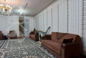 نقاشی خانه به سبک کاغذ دیواری میرزایی