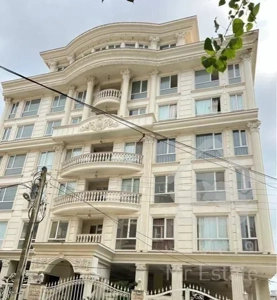 فروش واحد ۱۳۵ متری طبقه ۶ با چشم انداز زیبا