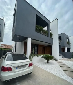 مرکز شهر ۳۵۰ متر ویلا دوبلکس نوساز تک برگ