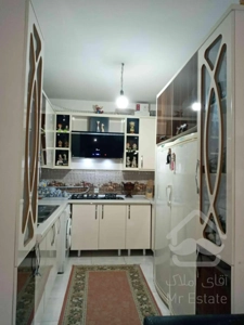 سه طبقه و نیم نوساز