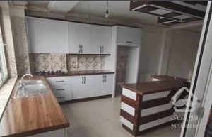 آپارتمان۹۰متر۲خواب/درحدکلیدنخورده/طوقانی