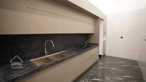 زندگی در کلاس متفاوت | لاله با مشاعات آبی و امکانات هتل‌مانند