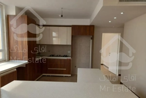 ۷۷ متری دو خواب ((  پرده خور))