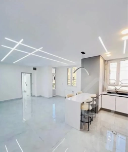 ۷۳متر تاپ لوکیشن/فول امکانات/غرق نور/فروشنده واقعی