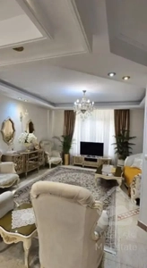 ۸۳ متر /۸ساله /رو به نما / طبقه ۳ / فول امکانات