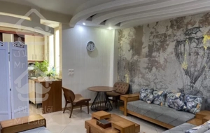 75 متری جنب مترو صادقیه / کاربری مسکونی و یا اداری