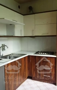 آپارتمان طبقه دوم تک واحدی با نور گیر