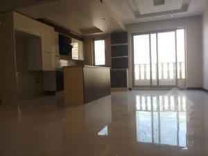 فروش آپارتمان ۸۶ متر کم‌واحد غرق نور در باغ فیض