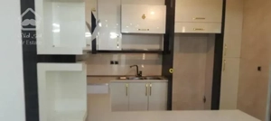 واحدی  در  خیابان سروستان