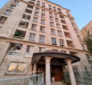 ۱۳۰ متر/ سه خوابه/ *بن بست درختی*