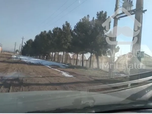 زمین در ۱۸ کیلومتری جاده الموت