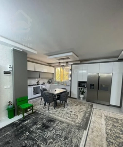 حاشیه قناد/تک واحدی/۳ نبش/فول امکانات