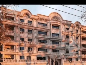 اپارتمان ۱۰۷ متری درقلب فاز ۳(شخصی ساز)