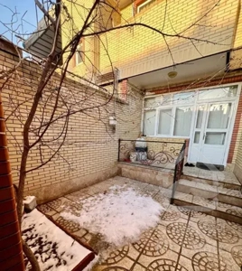 اپارتمان طبقه همکف حیاط دار سرباز شهید پارک شقایق