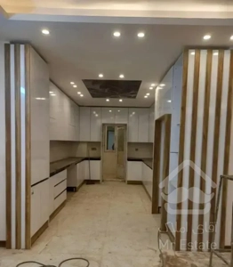 ۱۷۰ متر میدان راه آهن (خانم کریمی)