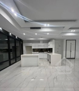 ۱۰۰ متر شهرک غرب/نوساز/لابی مجلل/جیم/اجتماعات