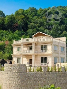 فروش ویلای استخر دار با ویو ابدی در لاهیجان