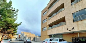 آپارتمان آفتاب گیر نزدیک مدرسه با پارکینگ و انباری