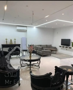 تک واحدی/۱۳۰متر/پذیرایی بزرگ و غرق نور/کوثرشمالی