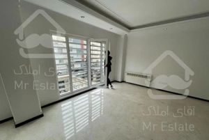 تک واحدی دارای حیاط خلوت و انباری یا سوئیت ۲۱ متری