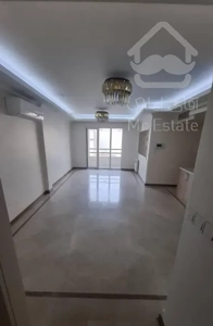 ۸۰ متر دو خوابه ، فول امکانات ، خیابان ادیبی