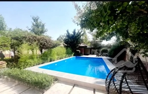 فروش ۲۴۰ متر ویلایی / ۱ از ۲ /تاپ لوکیشن شهرک