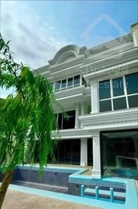 ۵۲۰ متر ویلا لوکس ۴خواب استخر دار نیم ساعته تهران