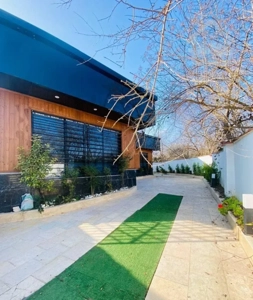 ویلا مدرن هم‌کف ۲۱۶ متر فول مبله شهرکی سنددار