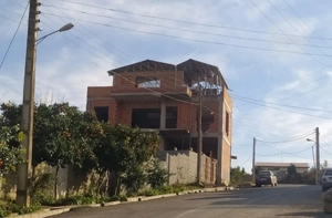 فروش خانه ویلایی نیمه کاره ۲۵۰ متری ۳ خوابه