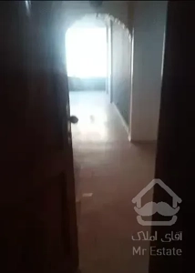 گاندی ۱۳۰ متر ۲ خوابه نیاز به بازسازی