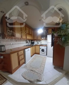 ۷۵متری دو خوابه با پارکینگ و انباری روبه آفتاب