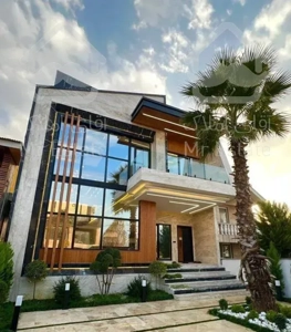 دوبلکس۳۰۰متری نما مدرن با استخر داخلی و روف گاردن