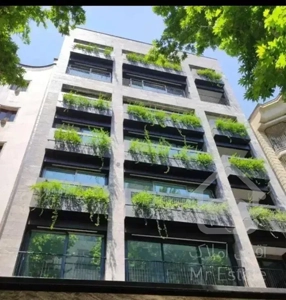 ۱۸۵ متر طبقه آخر شمالی رو به حیاط و آفتاب رستاخیز