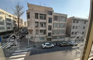 آپارتمان ۱۱۰متری یک هفتس نقاشی و کاغذ شده