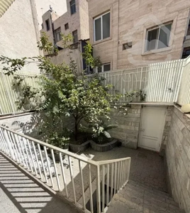 ۷۵ متر چند قدمی مترو و تره بار