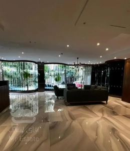 آپارتمان ۲۱۰ متر همکف حیاط اختصاصی برند مشتاق