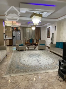 ۷۹ متر سالن پرده خور نما تراورتن