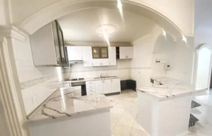 ۱۳۰ متر / ۲ خواب / فول امکانات / لوکیشن اعیان نشین