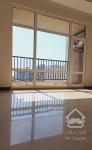 ۱۰۵ متر دوخوابه / روبه جنوب سالن پرده خور سند تک