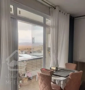 آپارتمان تک واحدی دو خوابه پارکینگ دار فول