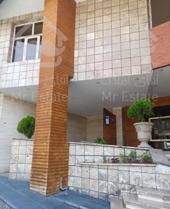 ۱۰۰متر اندرزگو ،نیازبه بازسازی(2پارکینگه)