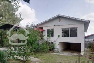 ۵۰۰ متر زمین ۱۳۰ متر ویلا نوساز روی پیلوت در لارسر